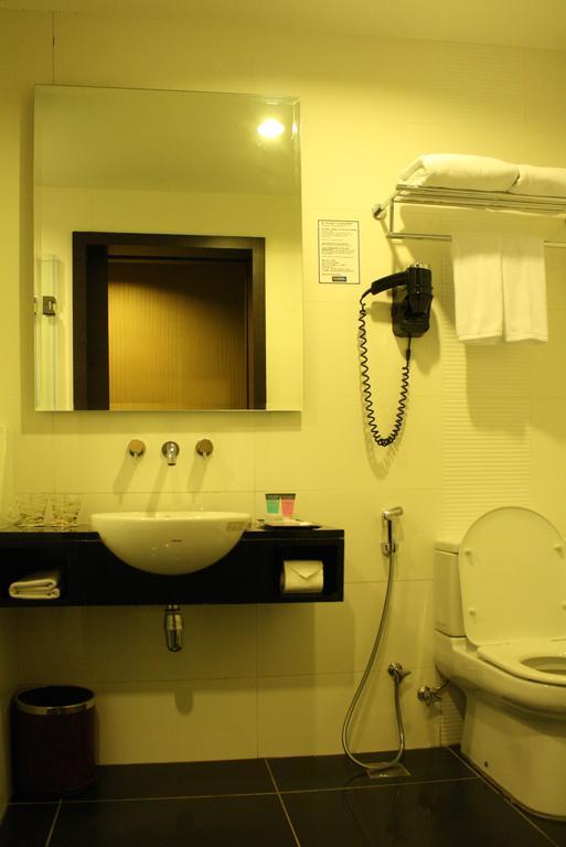 Grand Borneo Hotel Kota Kinabalu Zewnętrze zdjęcie