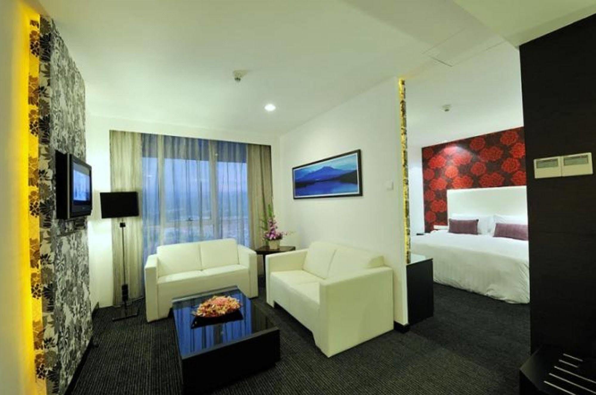Grand Borneo Hotel Kota Kinabalu Zewnętrze zdjęcie