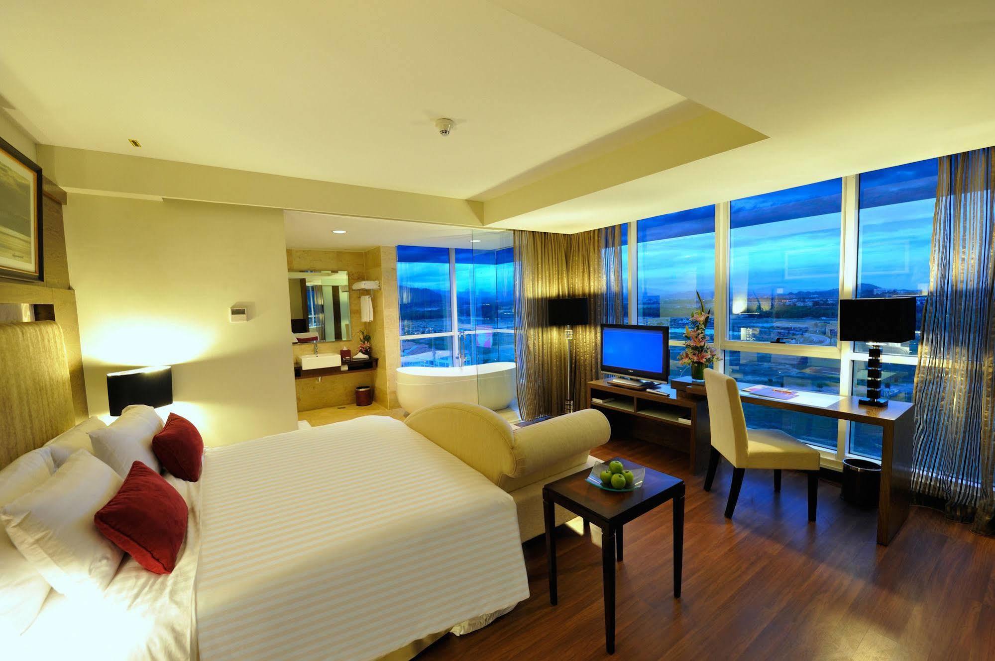 Grand Borneo Hotel Kota Kinabalu Zewnętrze zdjęcie