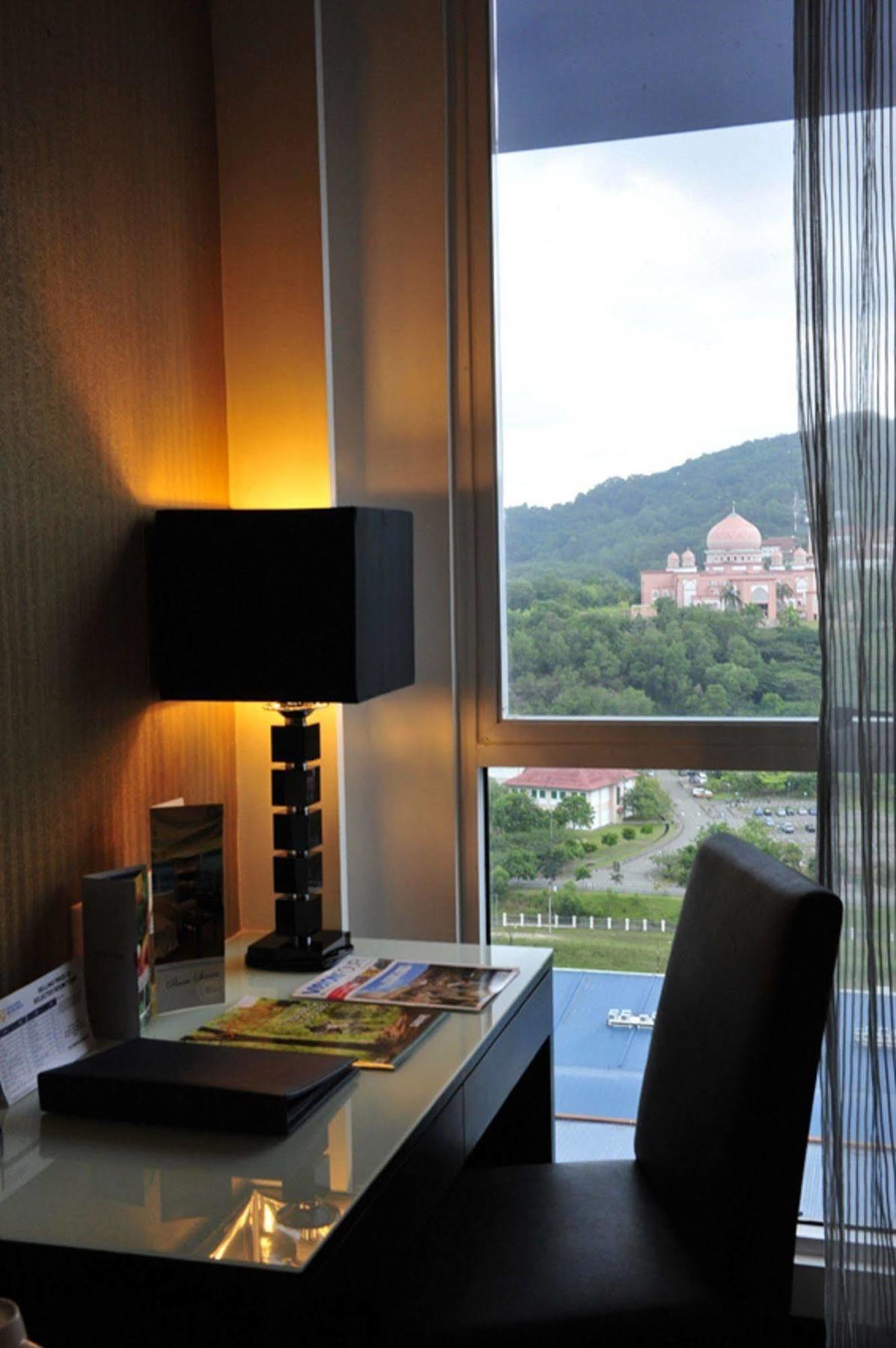 Grand Borneo Hotel Kota Kinabalu Zewnętrze zdjęcie