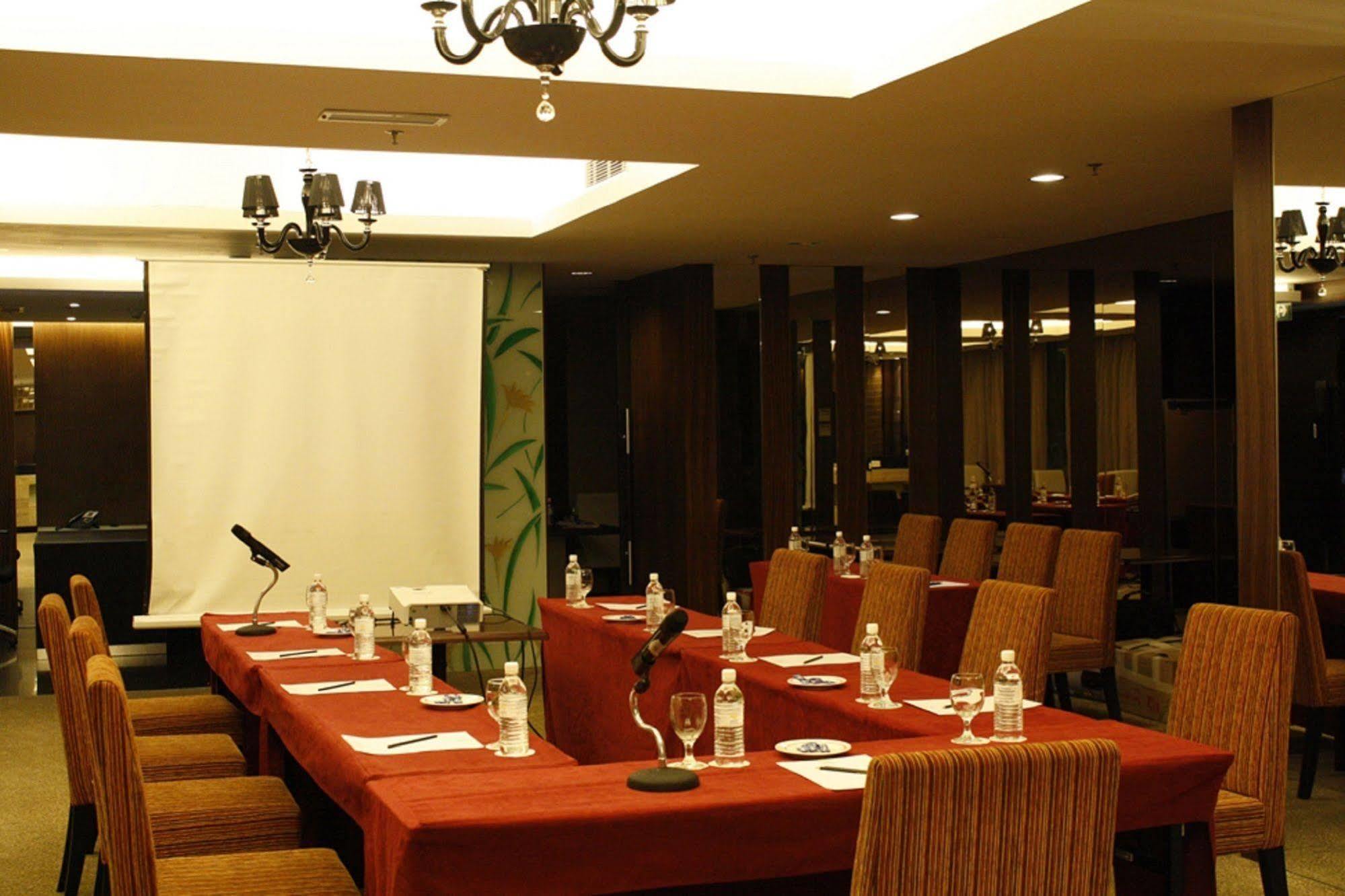 Grand Borneo Hotel Kota Kinabalu Zewnętrze zdjęcie