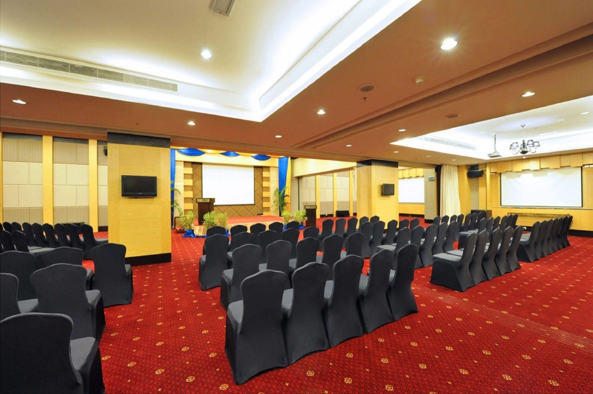 Grand Borneo Hotel Kota Kinabalu Zewnętrze zdjęcie